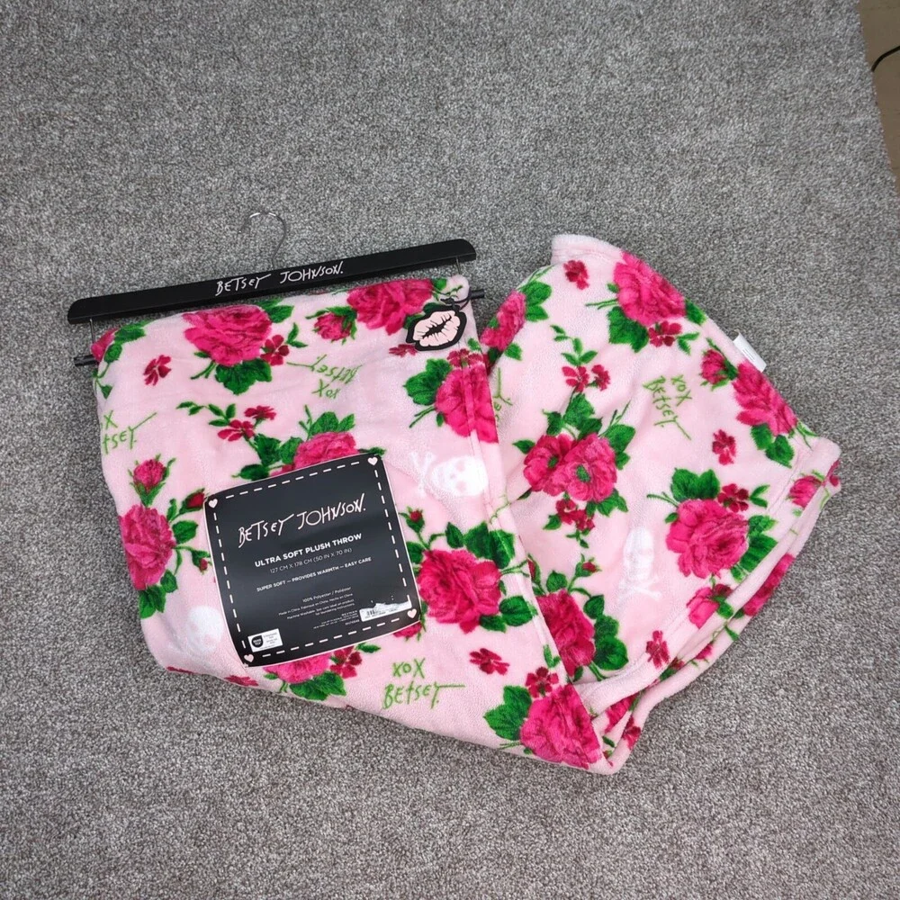 Betsey Johnson Blanket 50x70 Pink Roses Skulls Ultra Soft Plush Throw Cuddly